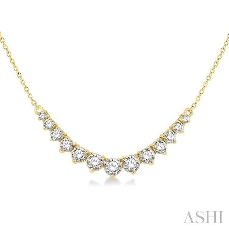 1 Ctw Graduated Diamond Smile Necklace in 14K Yellow Gold