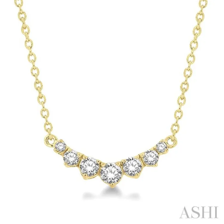 1/4 Ctw Graduated Diamond Smile Necklace in 14K Yellow Gold