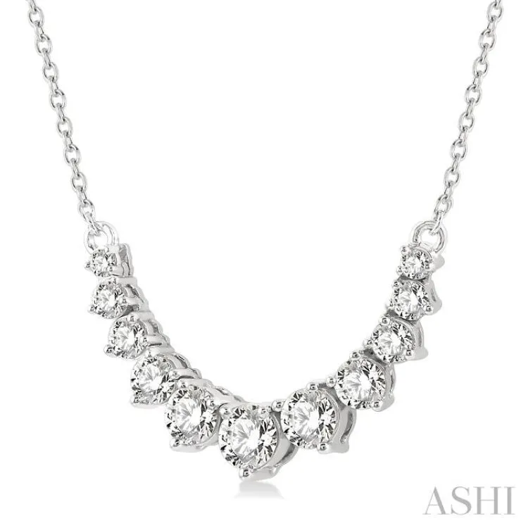 3/4 Ctw Graduated Diamond Smile Necklace in 14K White Gold