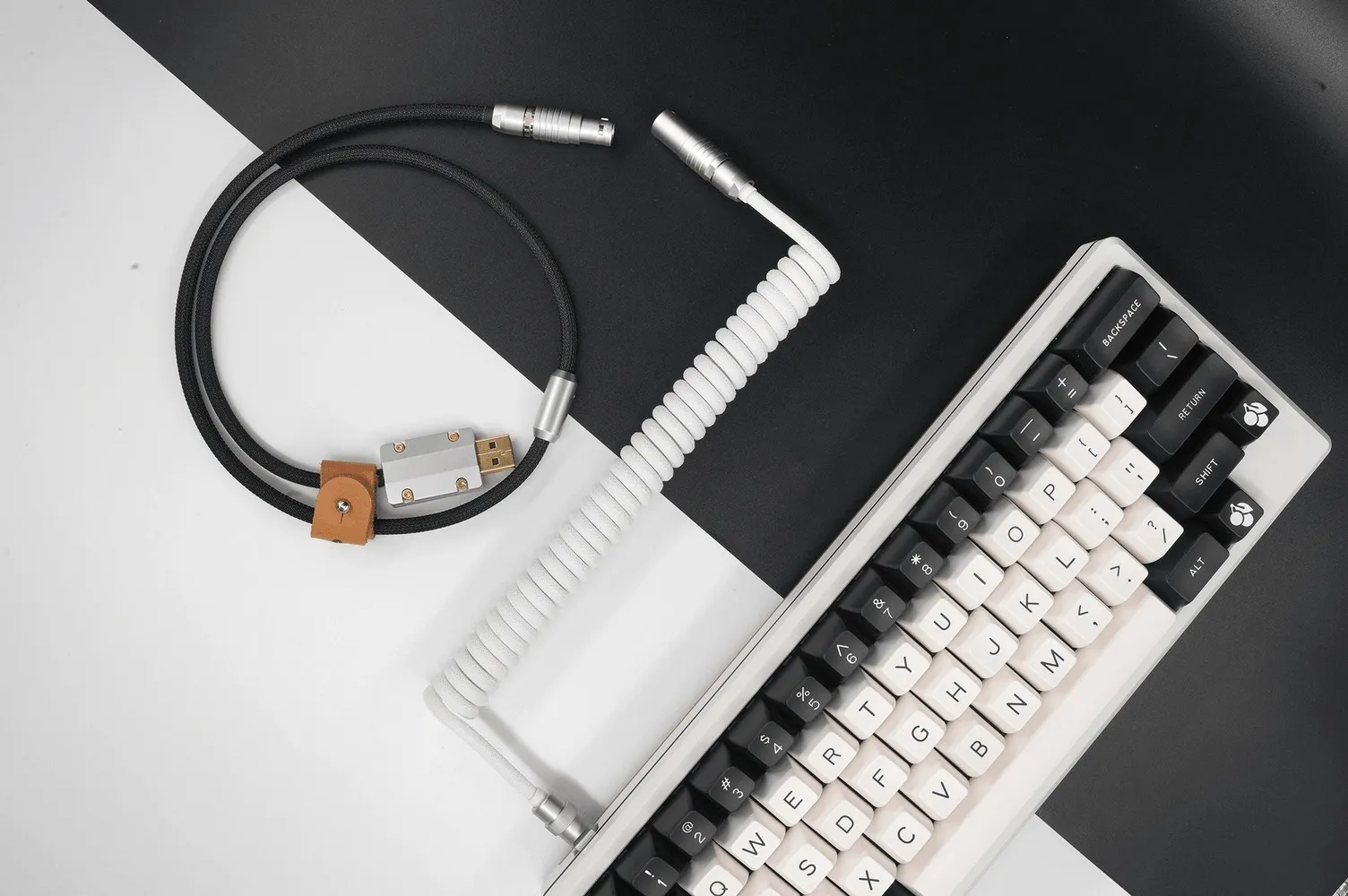 GeekCable White and Black Panda Aviation Plug Braided Spiral Keyboard Cable