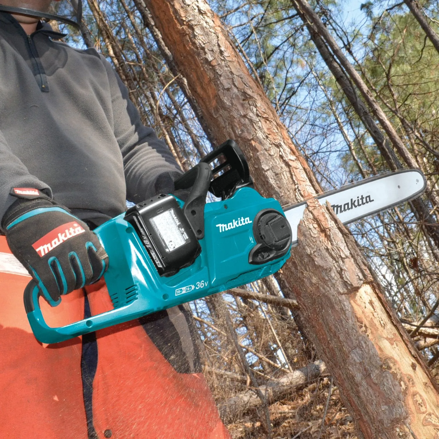 Makita (XCU04PT) 36V (18V X2) LXT® Brushless 16" Chain Saw Kit (5.0Ah)