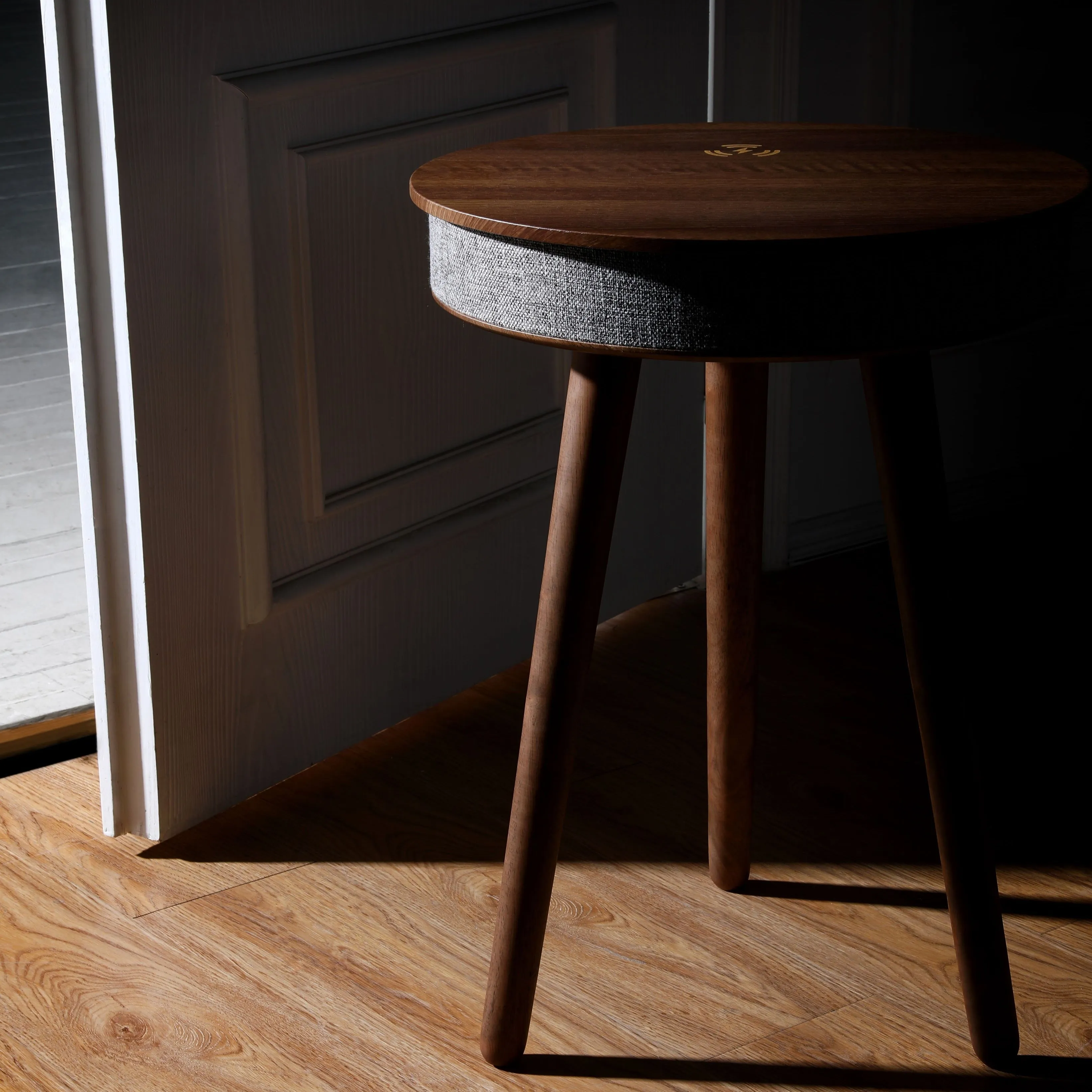 Rusée Smart Table with Speaker & Wireless Charger